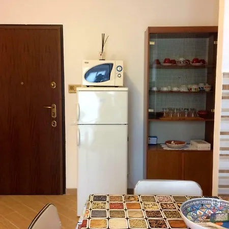 La Casetta Di Marinella مارينيلاّ دي سارزانا
